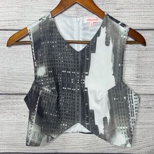 Nameless Black & White New York Cityscape Crop Top Size Small